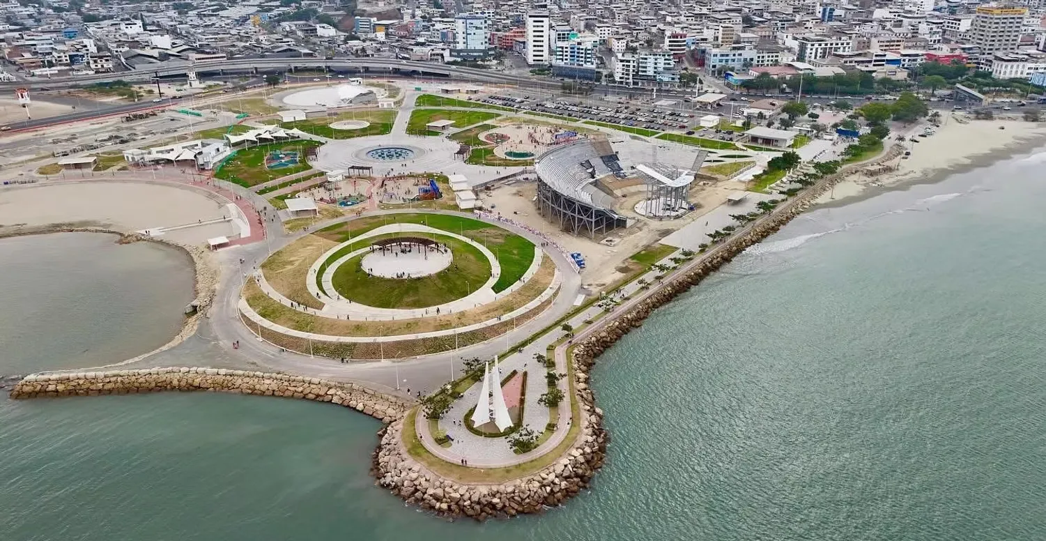 厄瓜多尔曼塔城MEGAPARQUE巨型滨海公园鸟瞰图